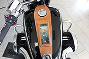 Leather tank panel with smartphone pocket for BMW R18