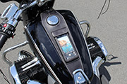 Leather tank panel with smartphone pocket for BMW R18